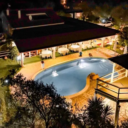 7 E Piscina Privata *